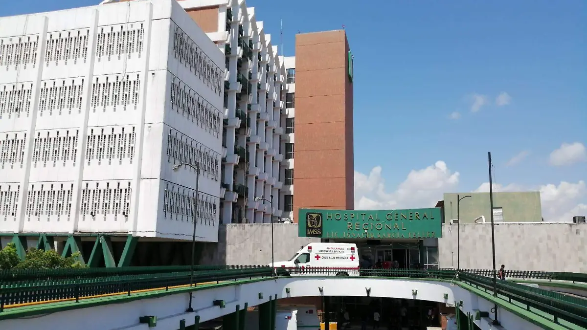  lo trasladaron a las instalaciones del Instituto Mexicano del Seguro Social (IMSS) en donde lucha por su vida.